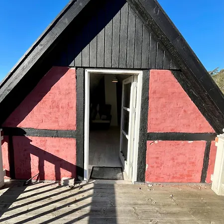 Gedserhuset - Unique Summerhouse Near Nature And