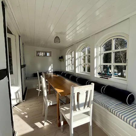 Gedserhuset - Unique Summerhouse Near Nature And